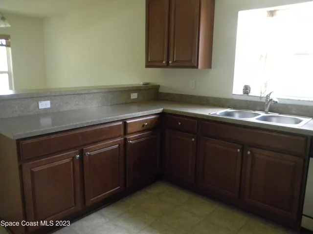 $2,400 | 1576 Alaqua Way, Melbourne, FL 32904