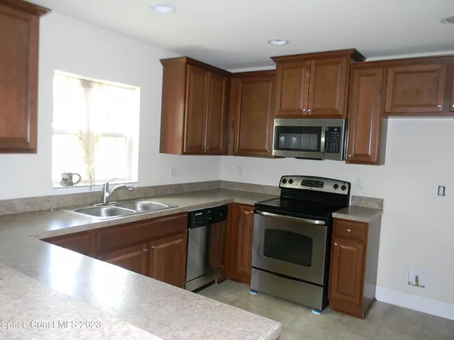 $2,400 | 1576 Alaqua Way, Melbourne, FL 32904