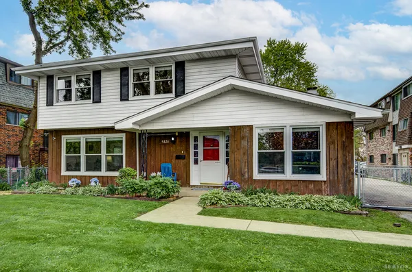 $399,900 | 9826 Nottingham Avenue, Chicago Ridge, IL 60415