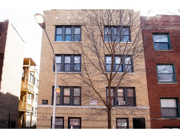 $2,295 | 837 West Cornelia Avenue, Unit 1N, Chicago, IL 60657