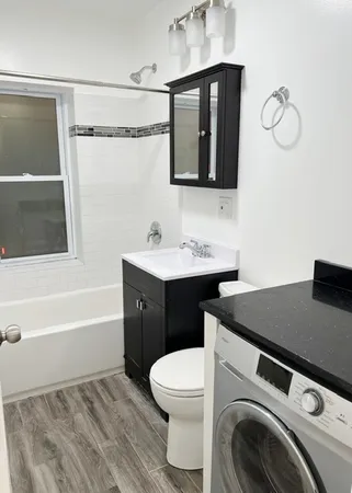 $2,295 | 837 West Cornelia Avenue, Unit 1N, Chicago, IL 60657