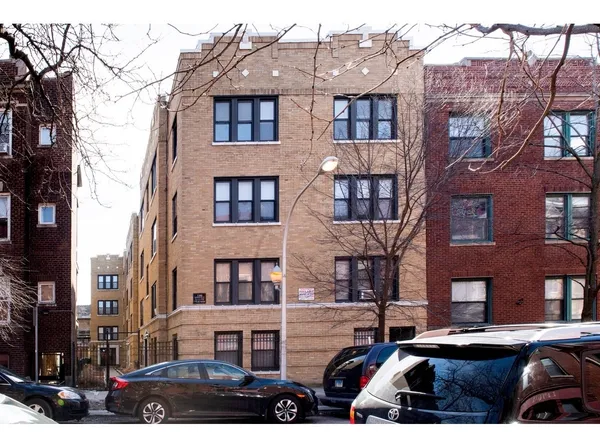 $2,295 | 837 West Cornelia Avenue, Unit 1N, Chicago, IL 60657