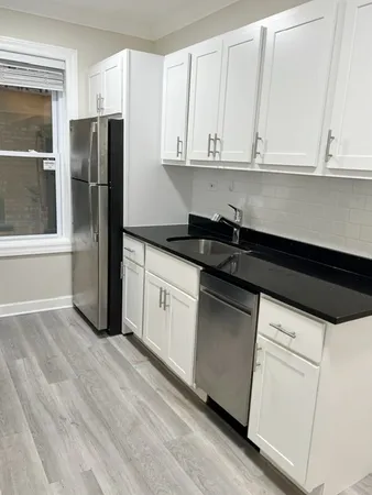$2,295 | 837 West Cornelia Avenue, Unit 1N, Chicago, IL 60657