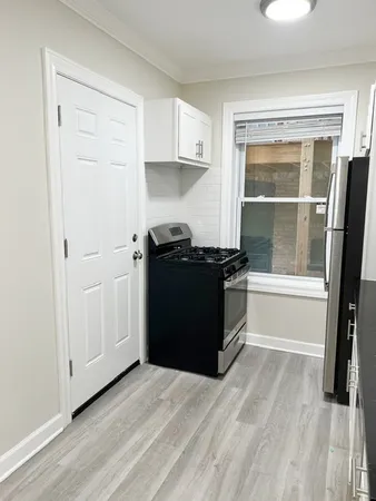$2,295 | 837 West Cornelia Avenue, Unit 1N, Chicago, IL 60657