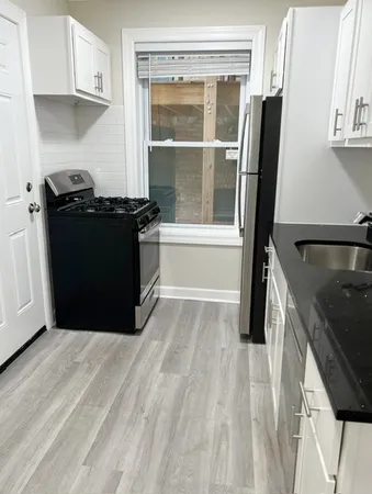 $2,295 | 837 West Cornelia Avenue, Unit 1N, Chicago, IL 60657