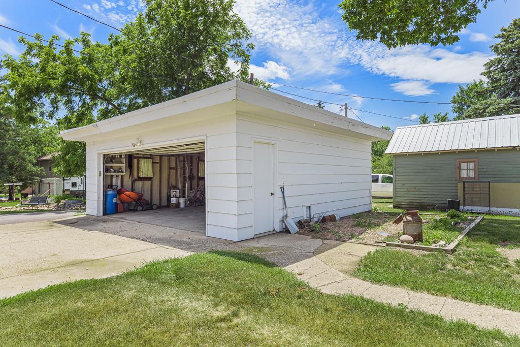 213 2nd Street Jasper, MN 56144 - Photo 5 of 55