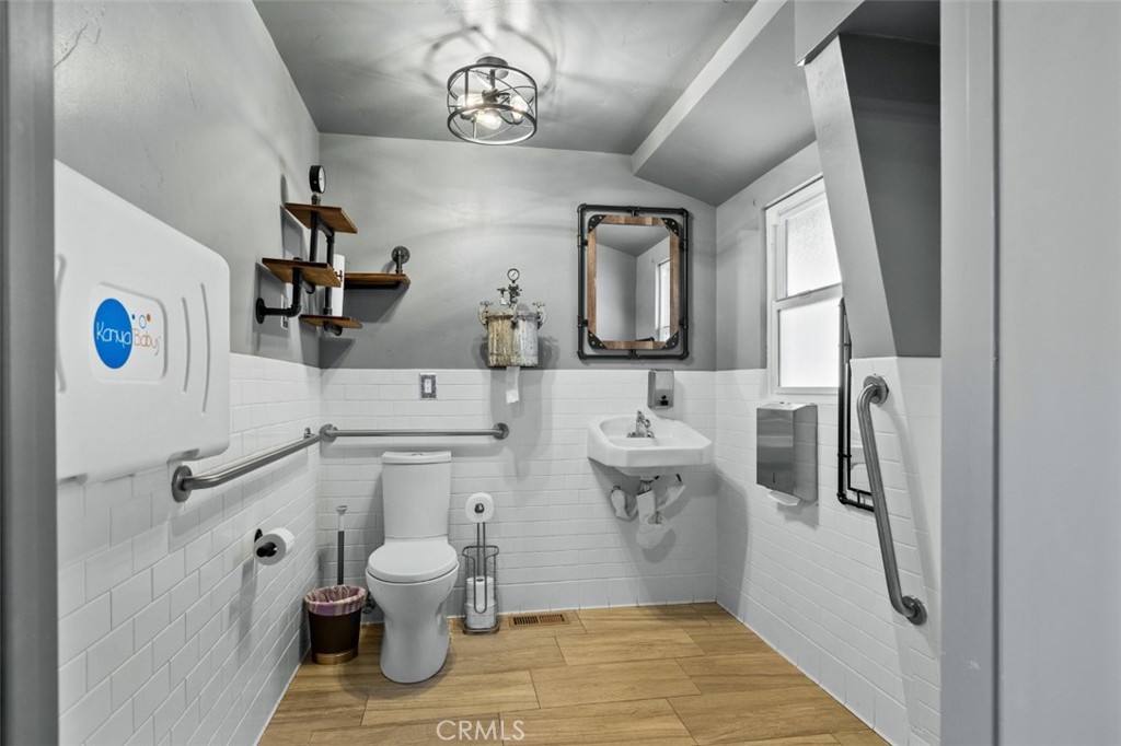 28670 Highway 18 Lake Arrowhead, CA 92385 - Photo 14 of 24 a bathroom with a toilet a sink and mirror