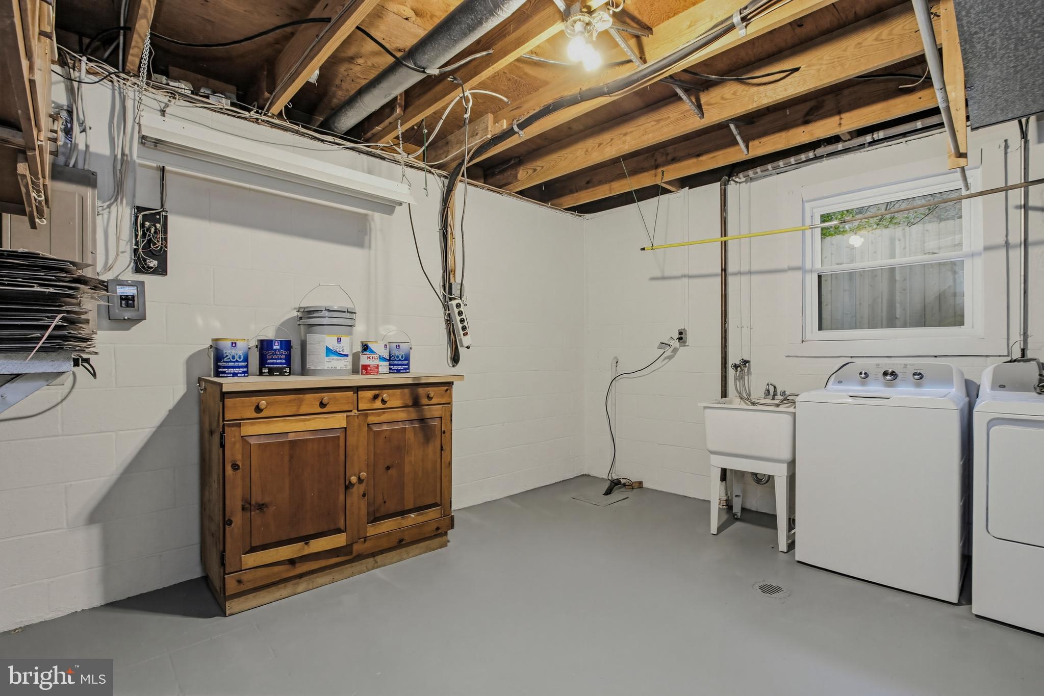 404 Ritchie Parkway Rockville, MD 20852 - Photo 33 of 38 a utility room with dryer and washer