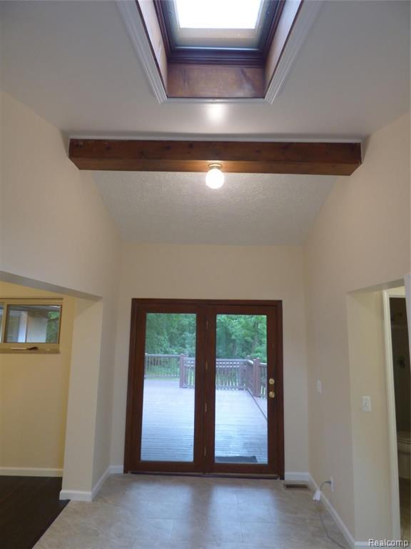 6120 Commerce Road West Bloomfield, MI 48324 - Photo 5 of 28