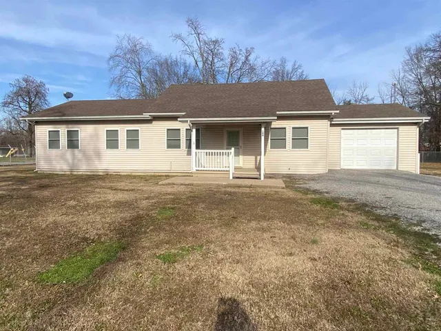 $89,900 | 190 Public Street, Muddy, IL 62965