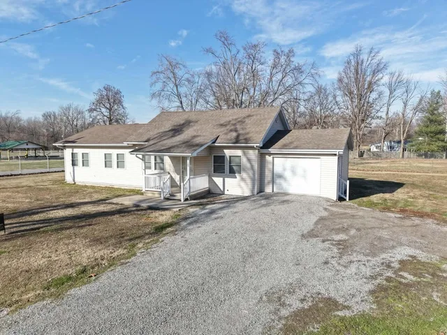 $89,900 | 190 Public Street, Muddy, IL 62965