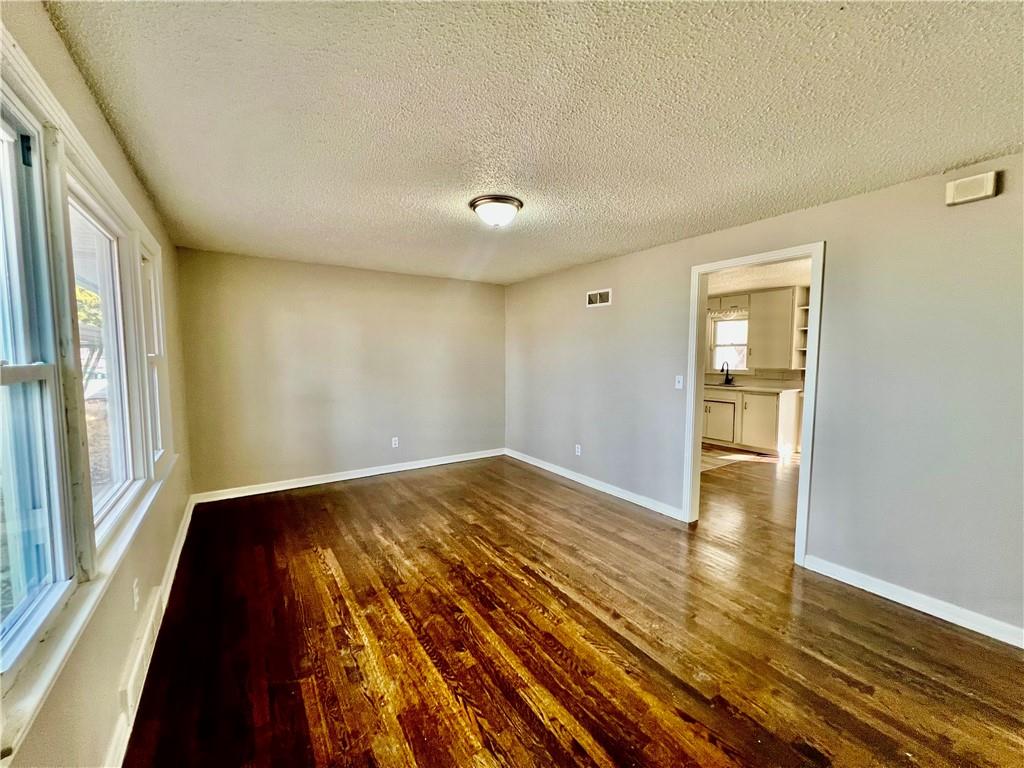 6809 Hunter Street Raytown, MO 64133 - Photo 2 of 14