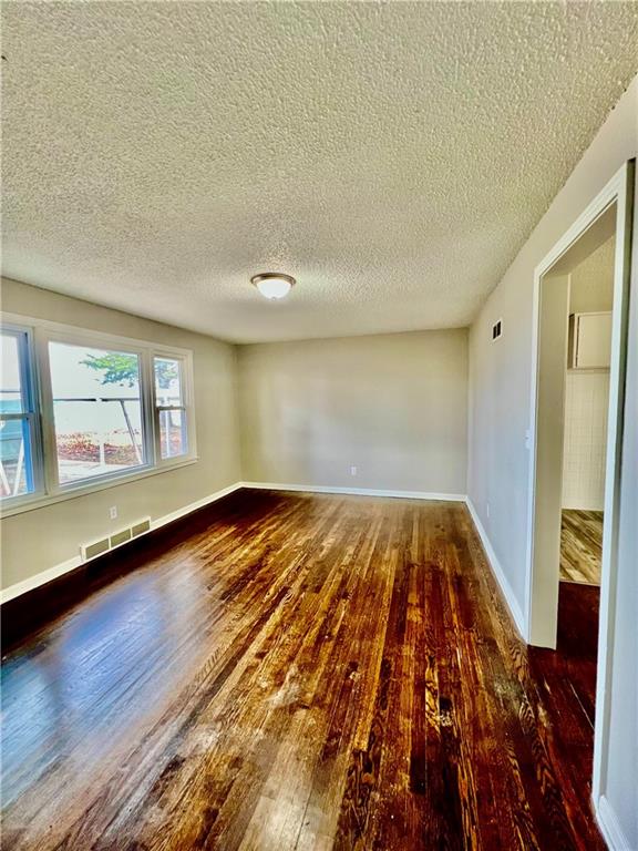 6809 Hunter Street Raytown, MO 64133 - Photo 3 of 14