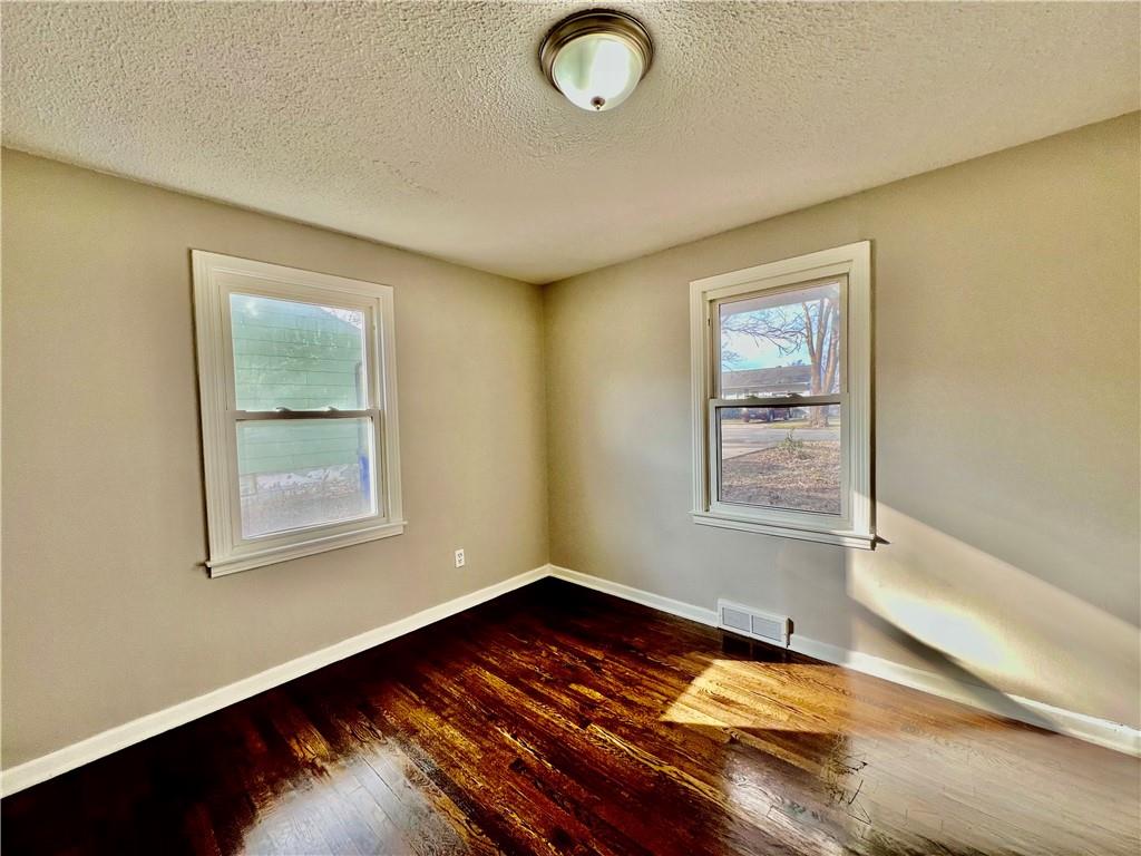 6809 Hunter Street Raytown, MO 64133 - Photo 7 of 14