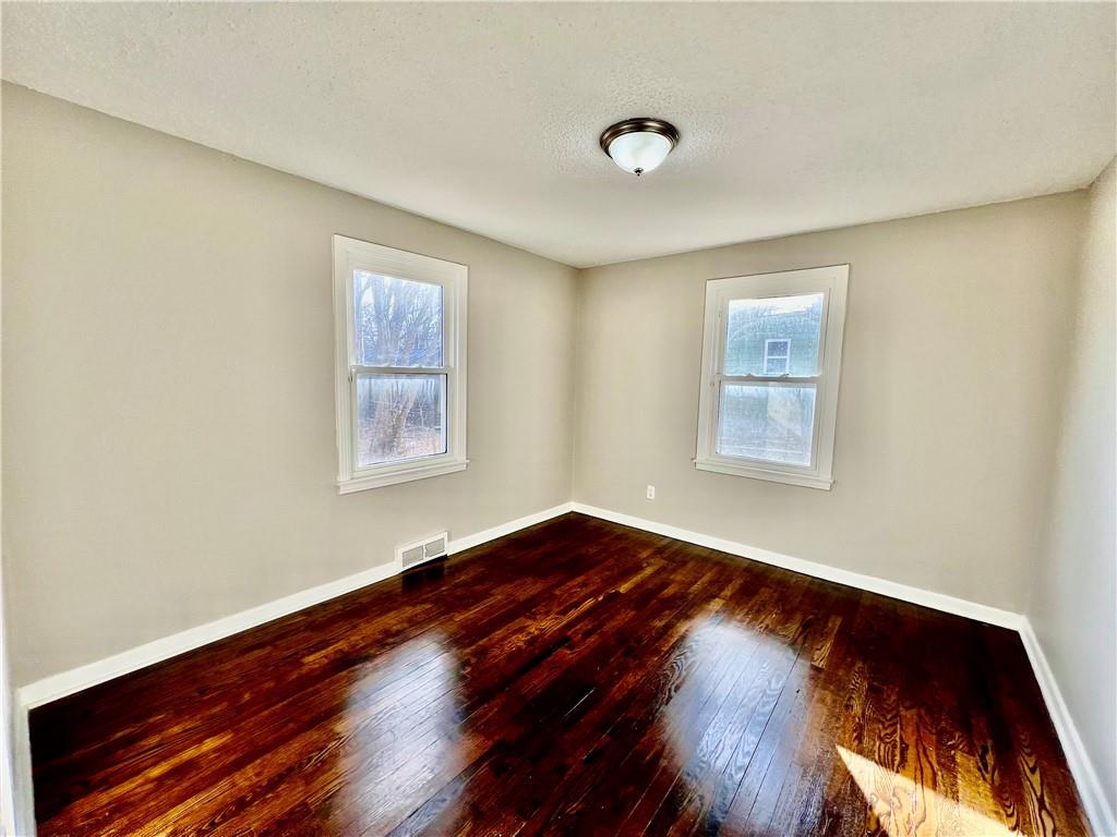 6809 Hunter Street Raytown, MO 64133 - Photo 9 of 14