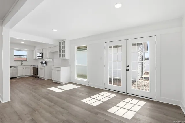 $349,900 | 100 Howard Drive, Schertz, TX 78154