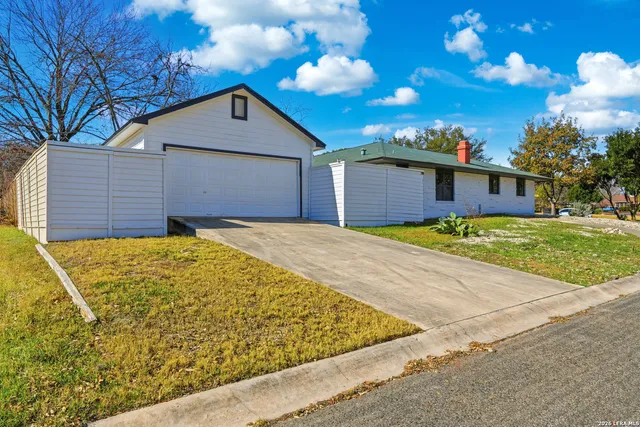 $349,900 | 100 Howard Drive, Schertz, TX 78154