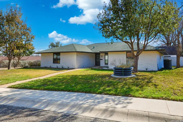 $349,900 | 100 Howard Drive, Schertz, TX 78154