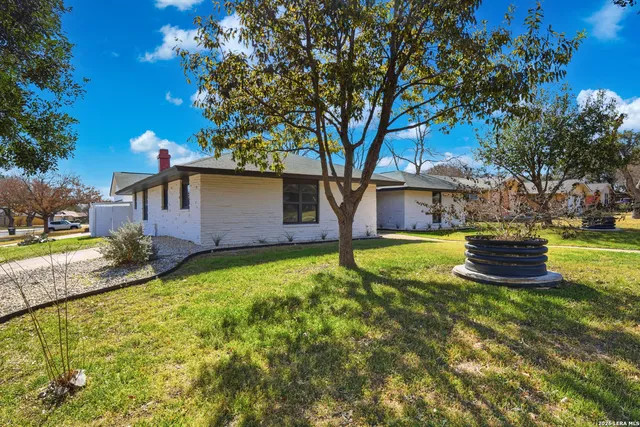$349,900 | 100 Howard Drive, Schertz, TX 78154