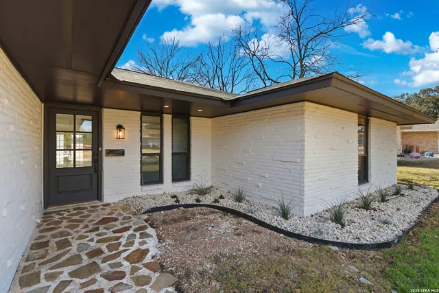 $349,900 | 100 Howard Drive, Schertz, TX 78154