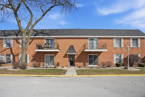$209,900 | 1630 Camellia Drive, Unit B1, Munster, IN 46321