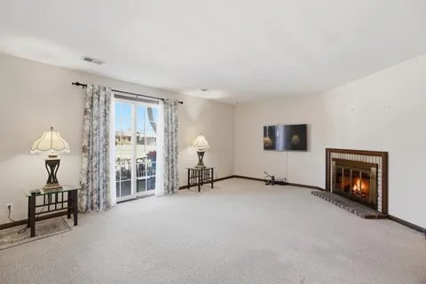 $209,900 | 1630 Camellia Drive, Unit B1, Munster, IN 46321