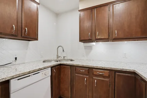 $209,900 | 1630 Camellia Drive, Unit B1, Munster, IN 46321