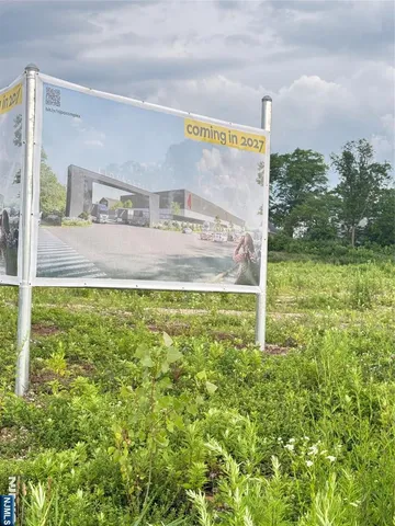 a view of a back yard