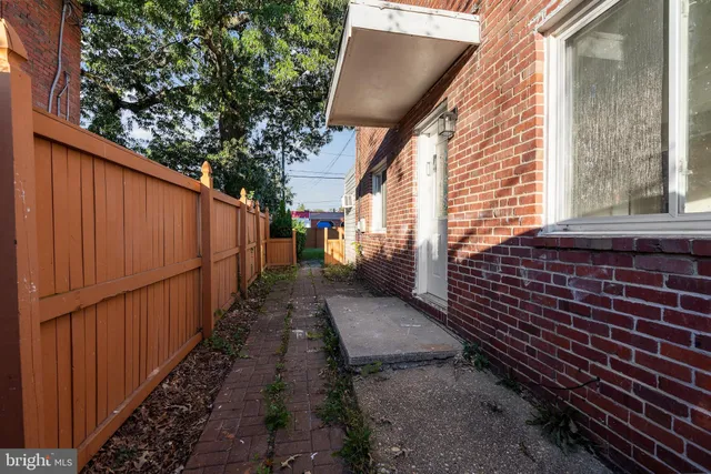 a view of a pathway with a backyard