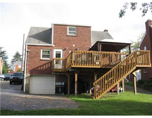 13 Leon Road Green Tree, PA 15220 - Photo 2 of 9 Exterior Back.
