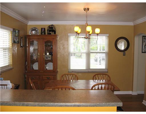13 Leon Road Green Tree, PA 15220 - Photo 5 of 9 Dining Room.