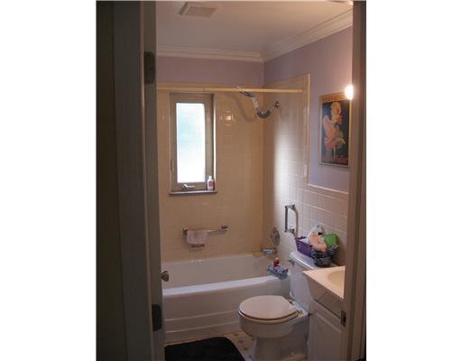 13 Leon Road Green Tree, PA 15220 - Photo 6 of 9 Full Bath. Main Floor