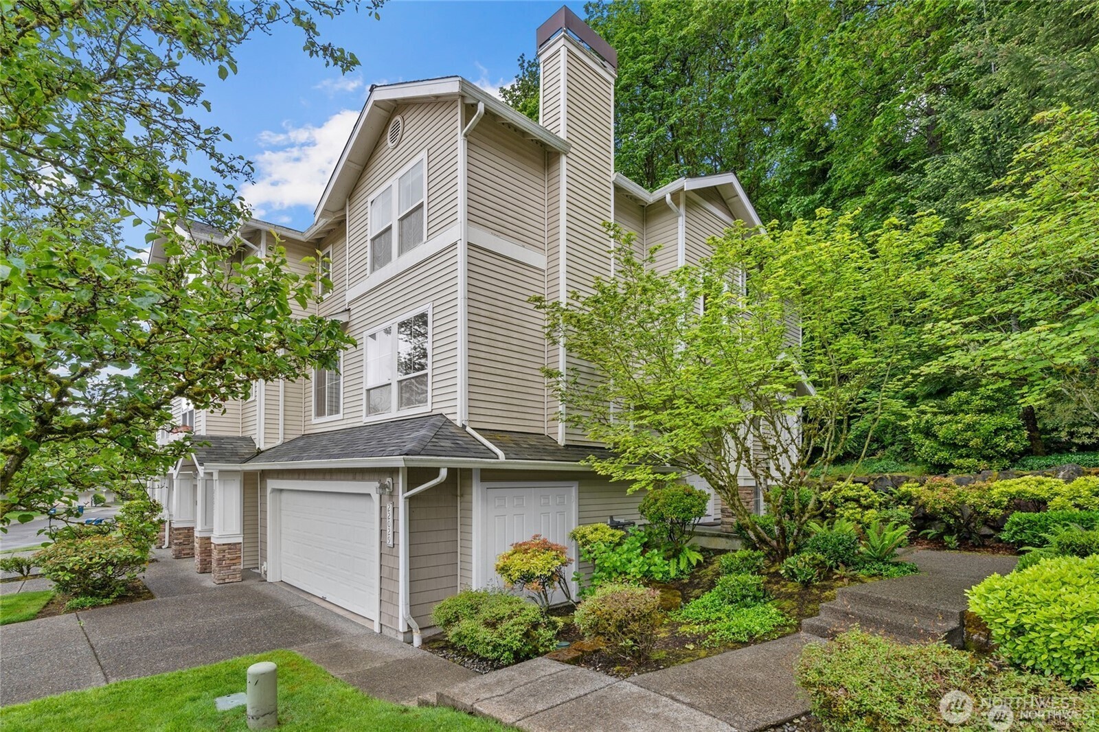 22029 39th Place South Kent, WA 98032 - Photo 2 of 26