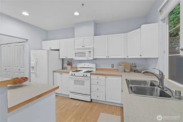 $499,999 | 22029 39th Place South, Kent, WA 98032