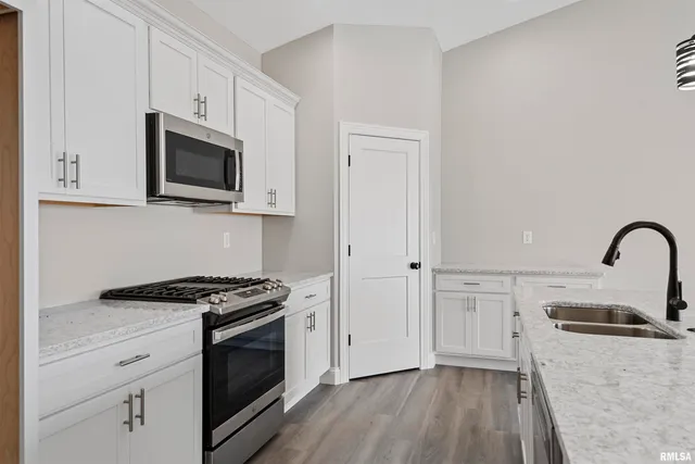 $385,000 | 3801 Sugar Loaf Drive, Springfield, IL 62711