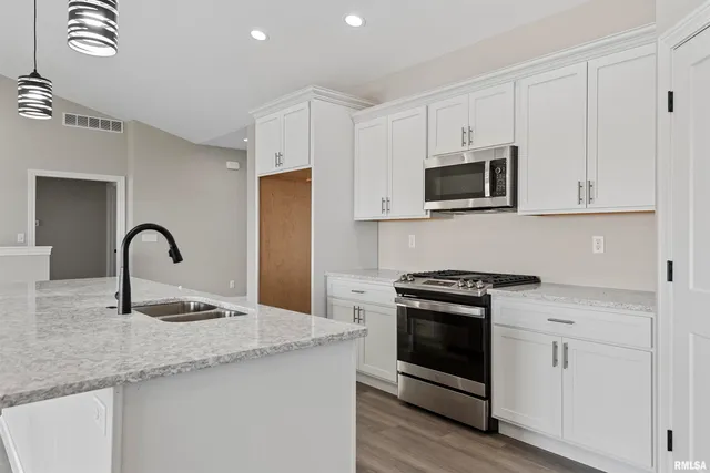 $385,000 | 3801 Sugar Loaf Drive, Springfield, IL 62711