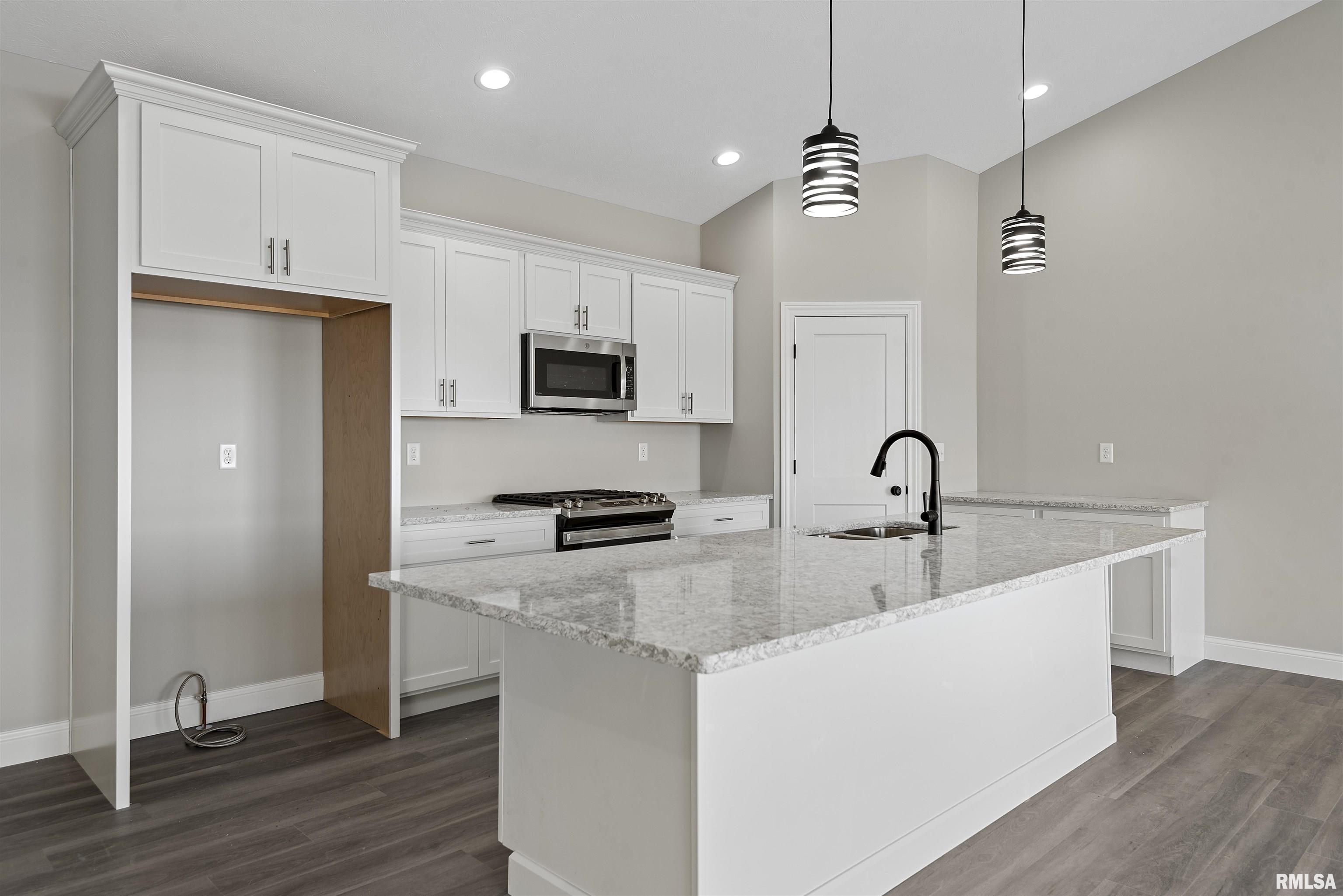 3801 Sugar Loaf Drive Springfield, IL 62711 - Photo 12 of 32