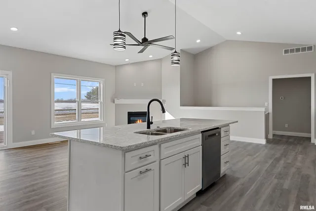 $385,000 | 3801 Sugar Loaf Drive, Springfield, IL 62711