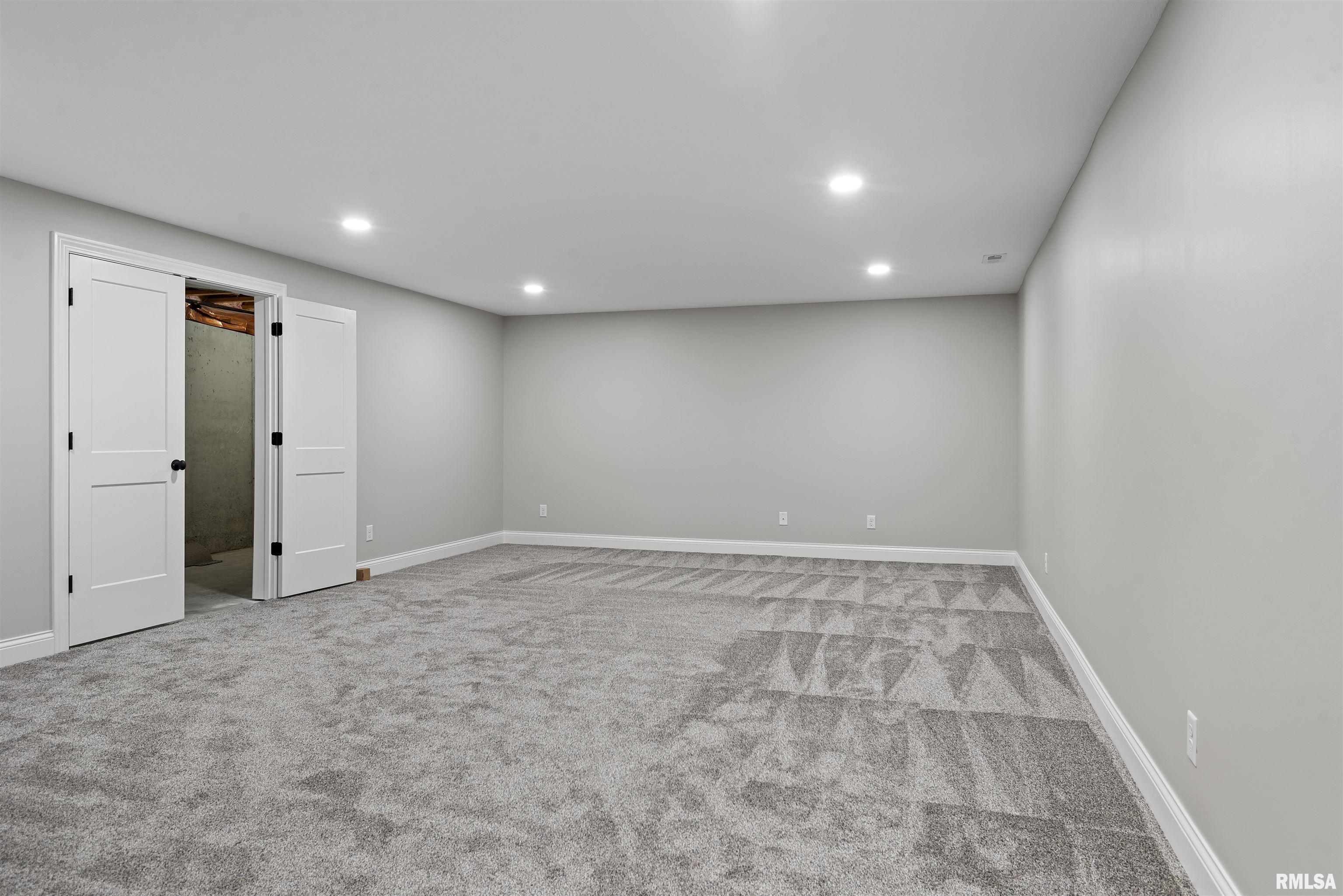 3801 Sugar Loaf Drive Springfield, IL 62711 - Photo 29 of 32