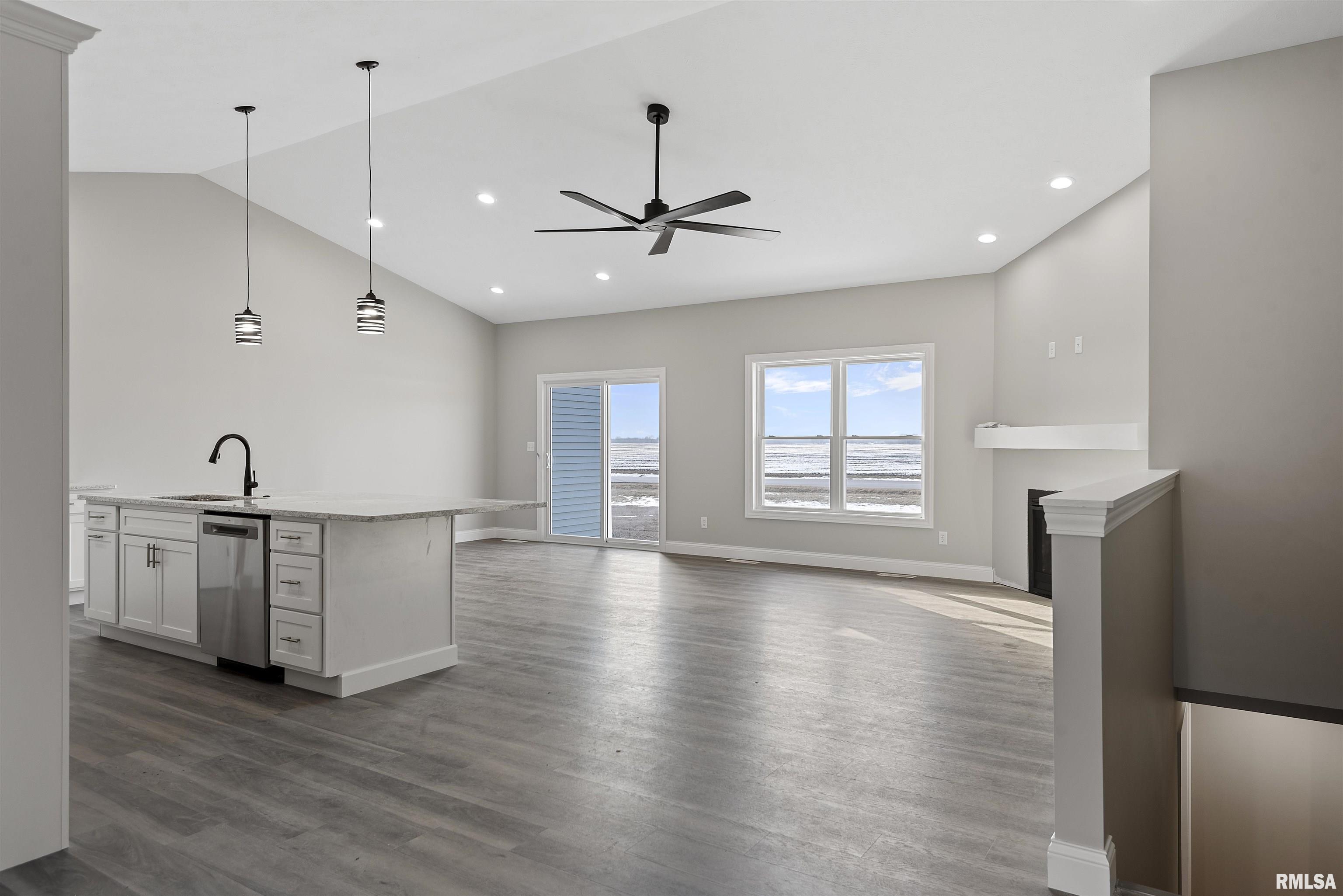 3801 Sugar Loaf Drive Springfield, IL 62711 - Photo 4 of 32