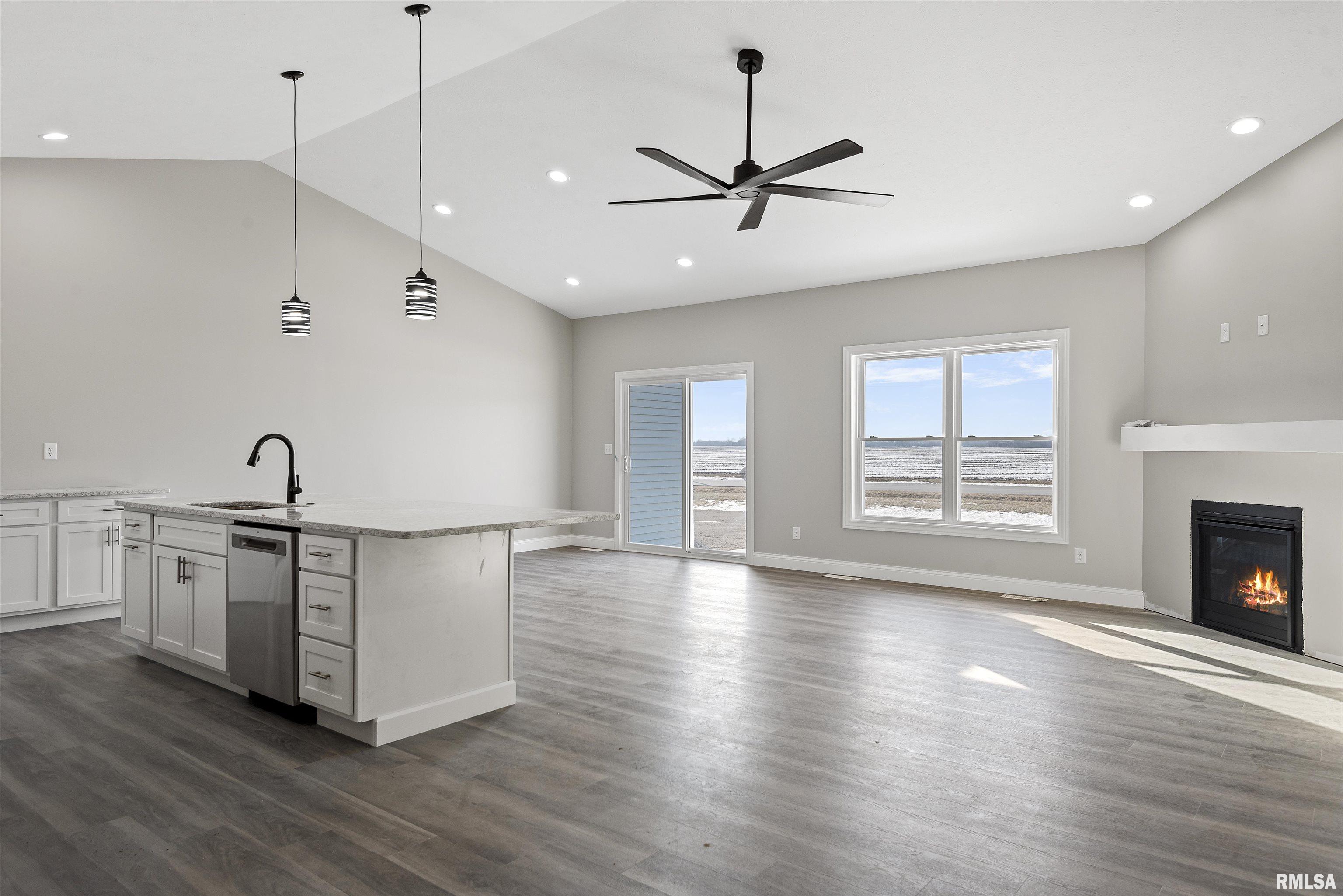 3801 Sugar Loaf Drive Springfield, IL 62711 - Photo 5 of 32