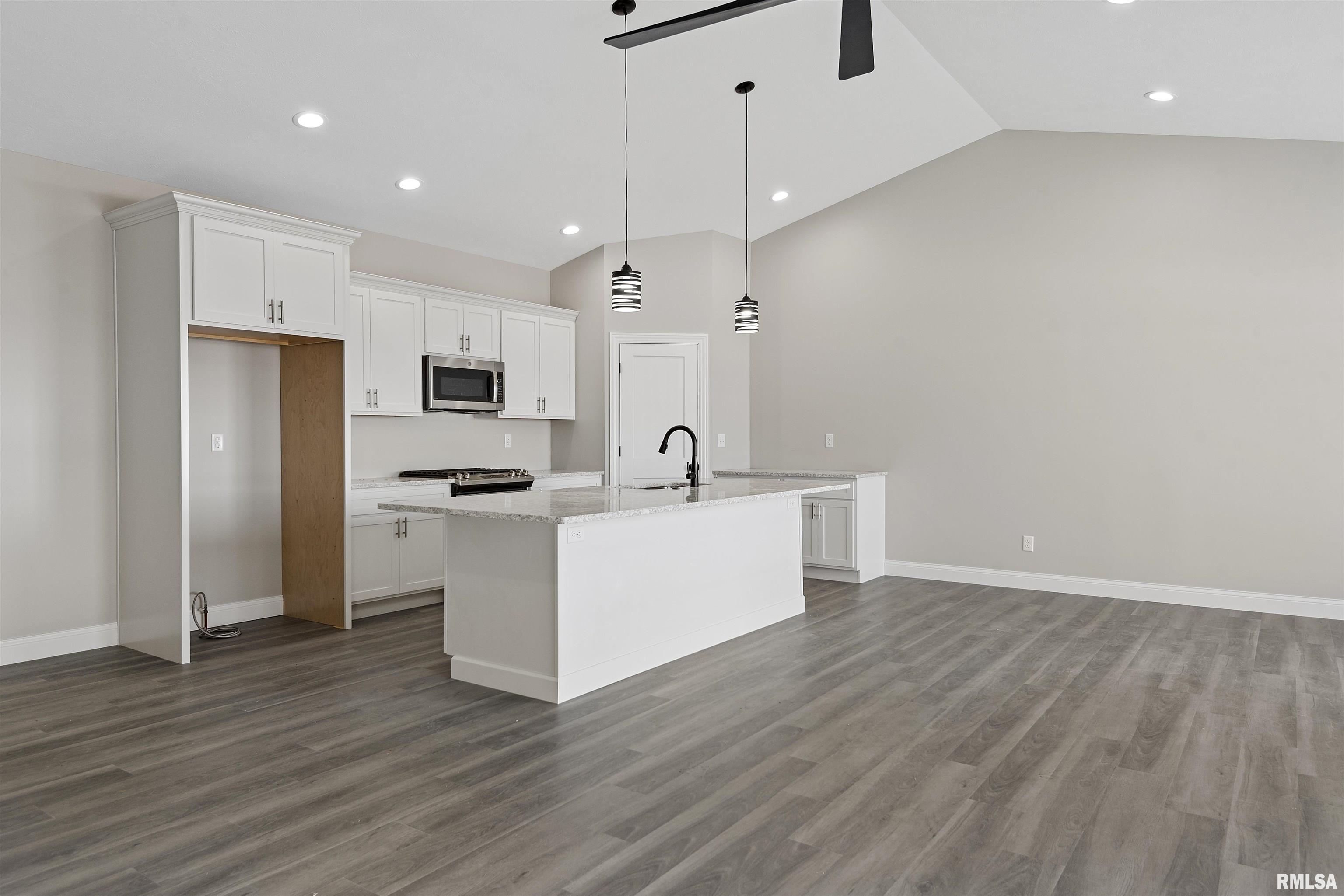 3801 Sugar Loaf Drive Springfield, IL 62711 - Photo 6 of 32