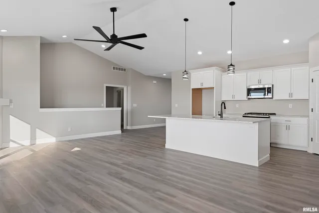 $385,000 | 3801 Sugar Loaf Drive, Springfield, IL 62711