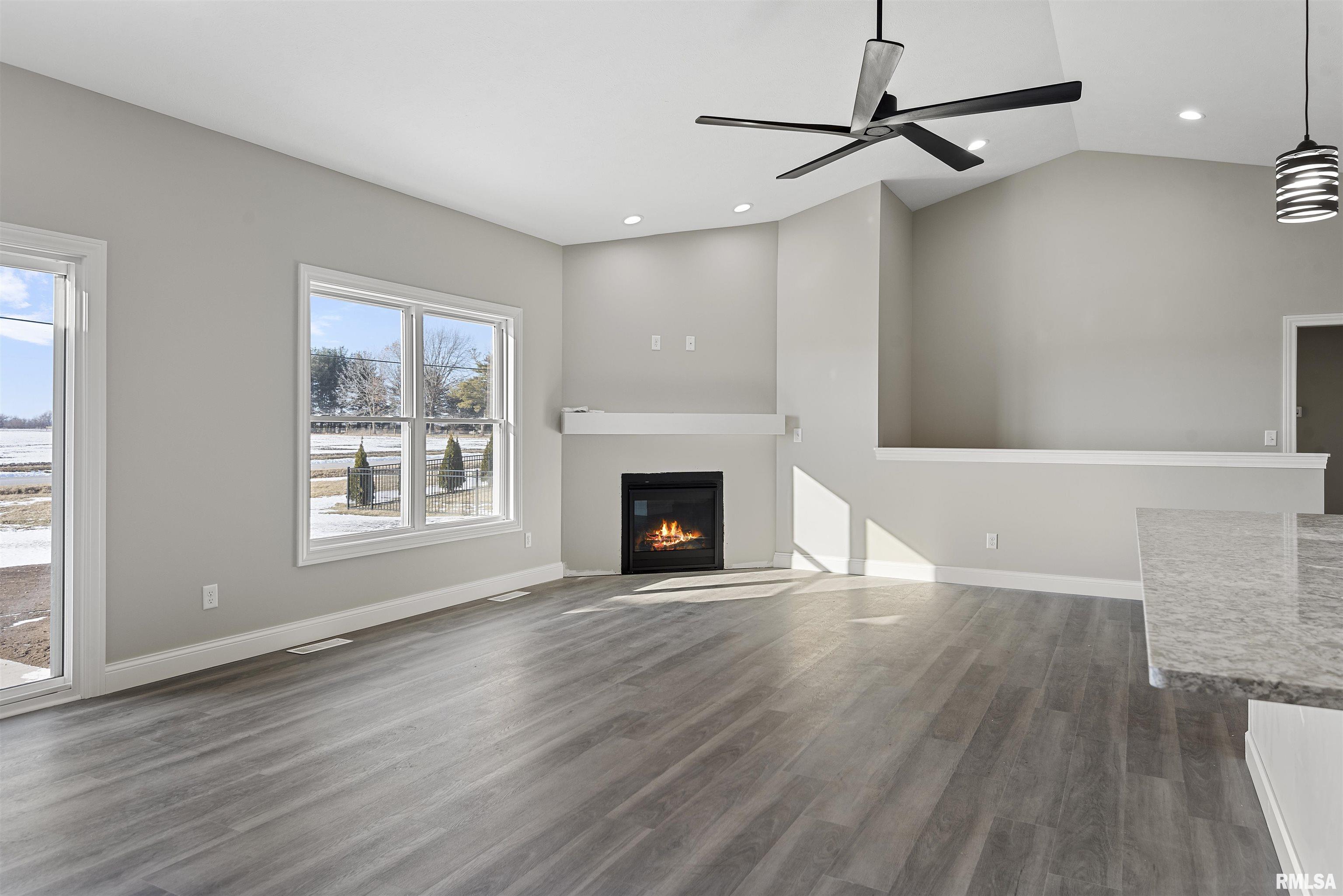 3801 Sugar Loaf Drive Springfield, IL 62711 - Photo 8 of 32