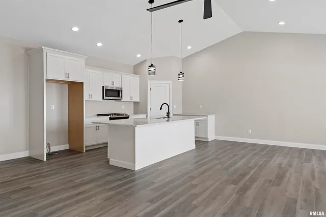 $384,900 | 3801 Sugar Loaf Drive, Springfield, IL 62711