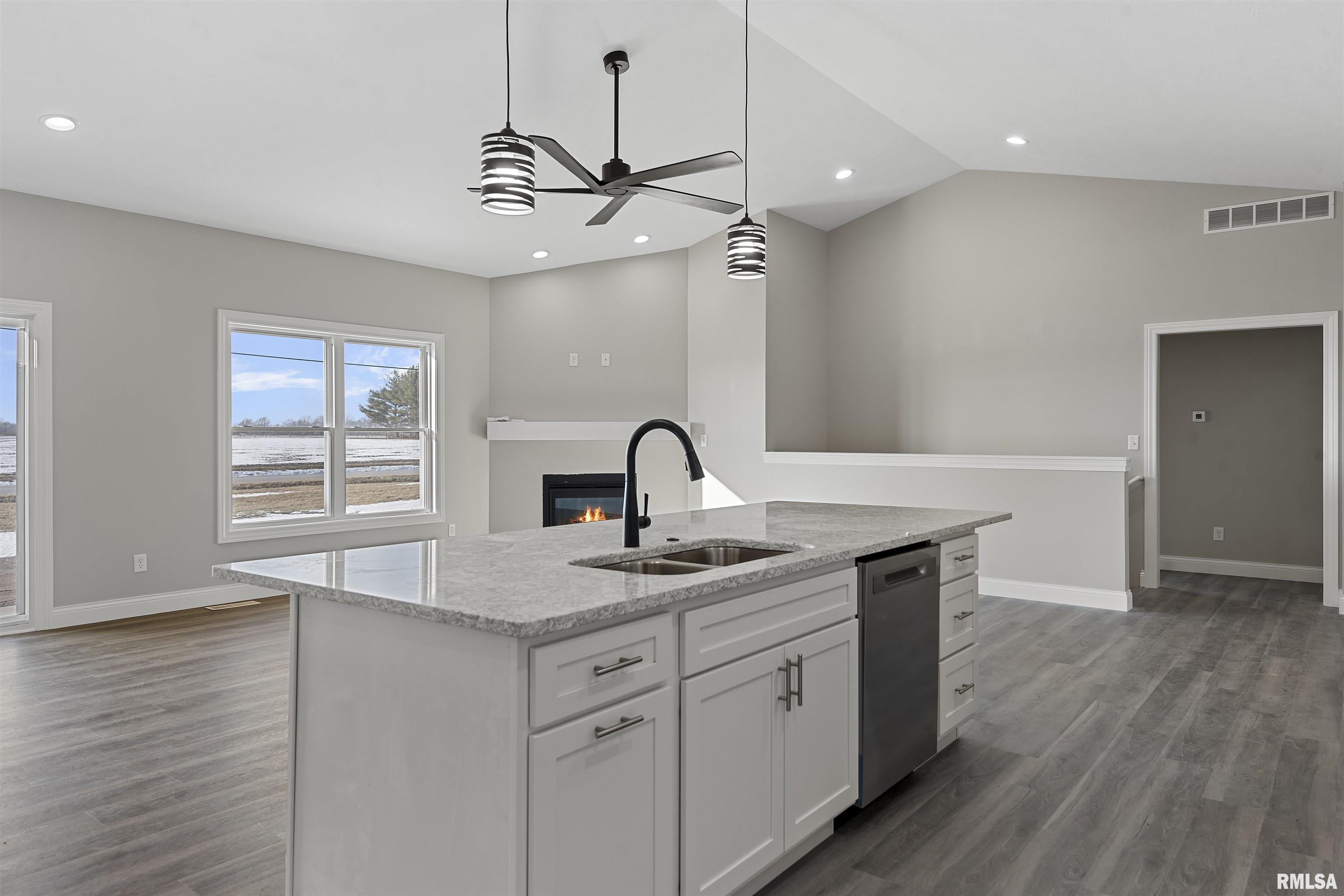 3801 Sugar Loaf Drive Springfield, IL 62711 - Photo 10 of 32