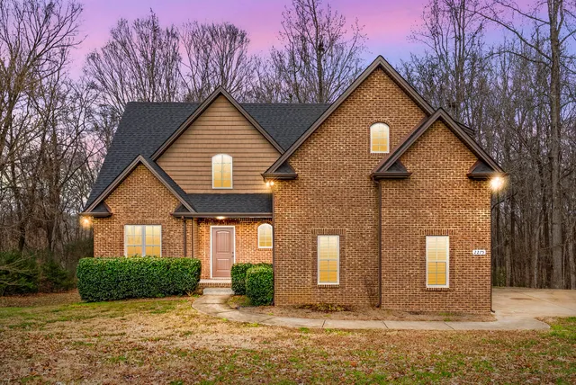 $400,000 | 2275 Highway 149, Palmyra, TN 37142