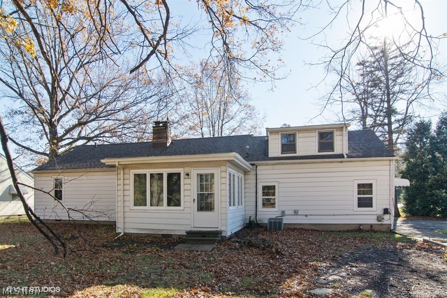 8121 Brentwood Road Mentor, OH 44060 - Photo 3 of 25