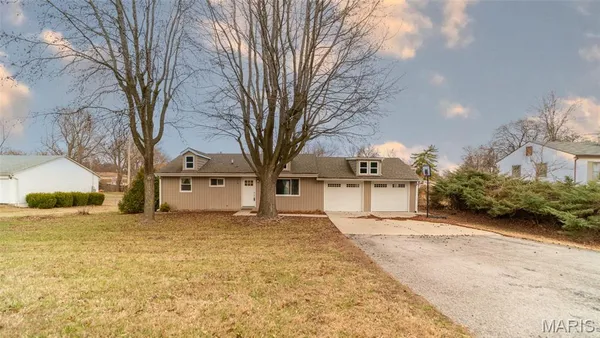 $1,995 | 204 Hillsdale Drive, Ballwin, MO 63011