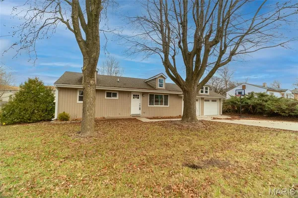 $1,995 | 204 Hillsdale Drive, Ballwin, MO 63011